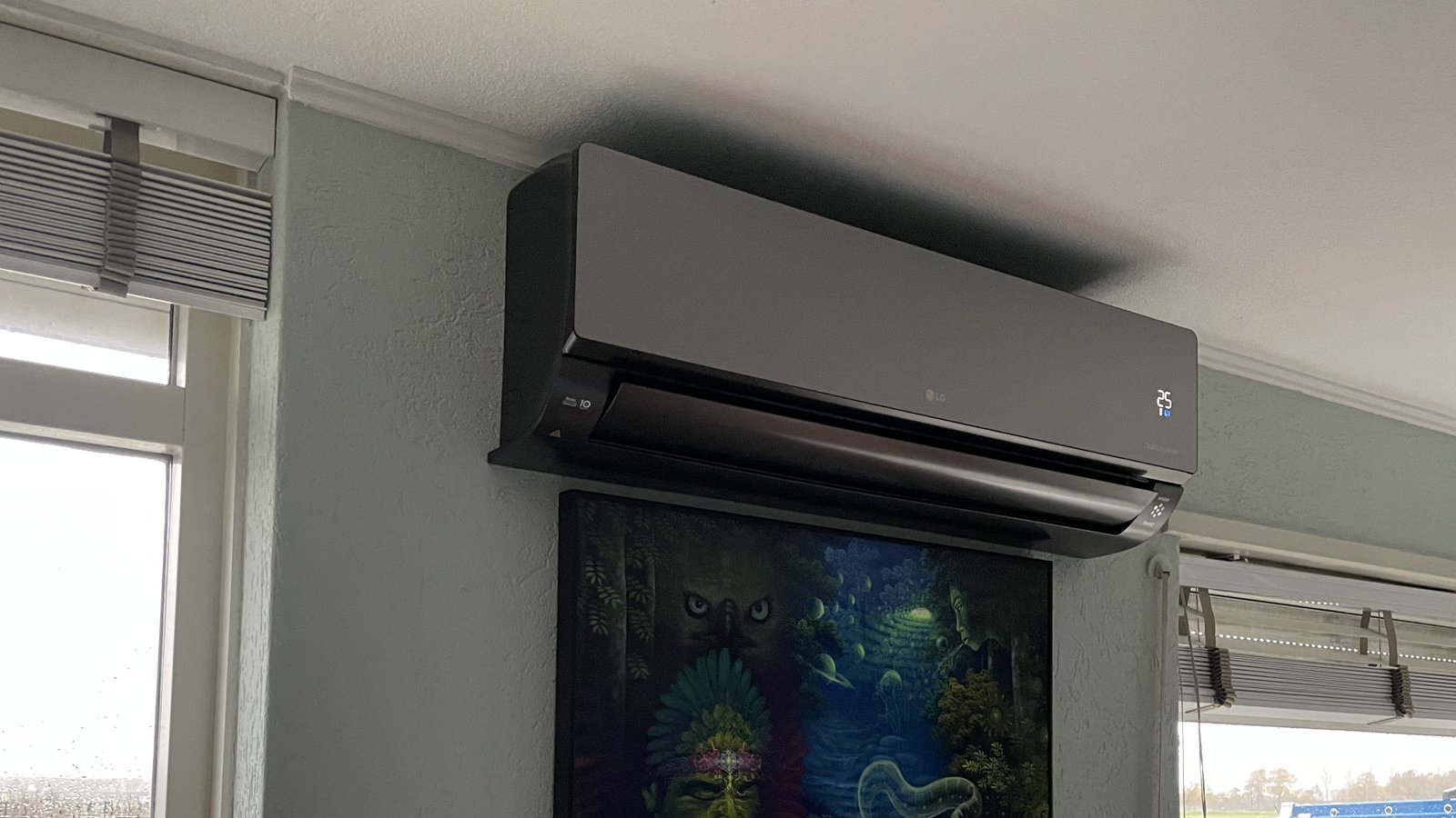 Zwarte LG Artcool binnenunit, geïnstalleerd door AJ Solution