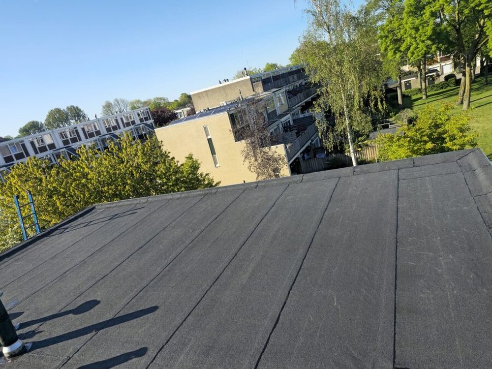 Bitumen plat dak, gereed voor renovatie