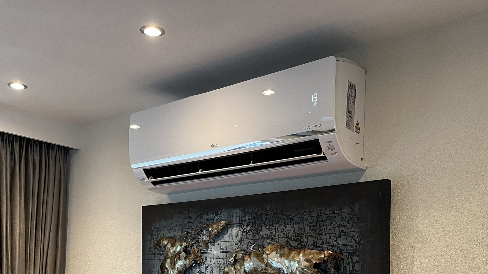 Aircosysteem geïnstalleerd in een woonkamer door AJ Solution